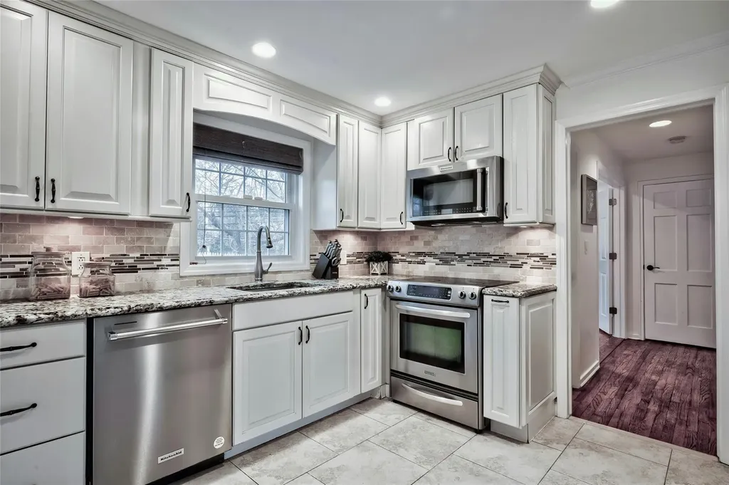 30 Borglum Road Manhasset NY 11030