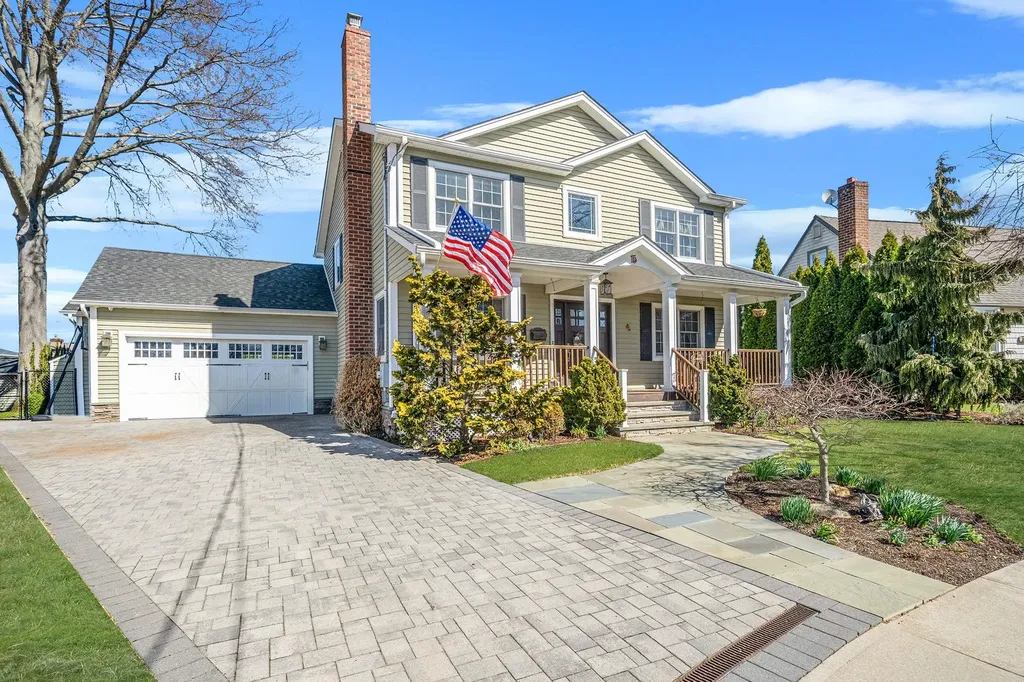 15 Foxcroft Road Albertson NY 11507