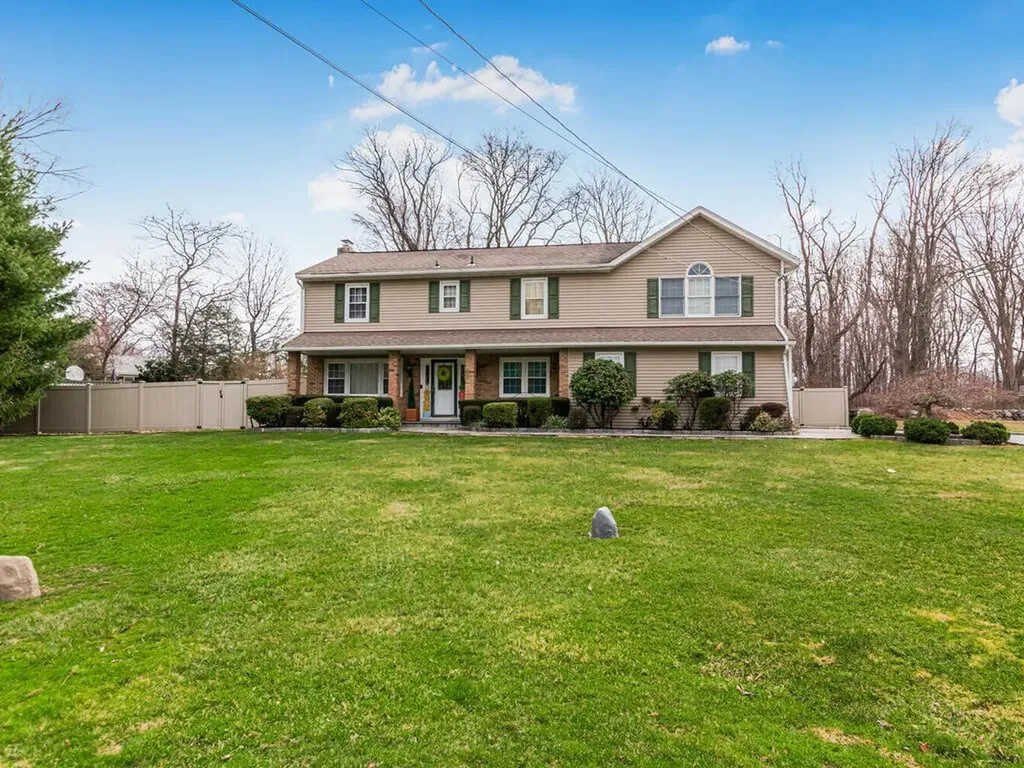 4 Leaf Court Mahopac NY 10541