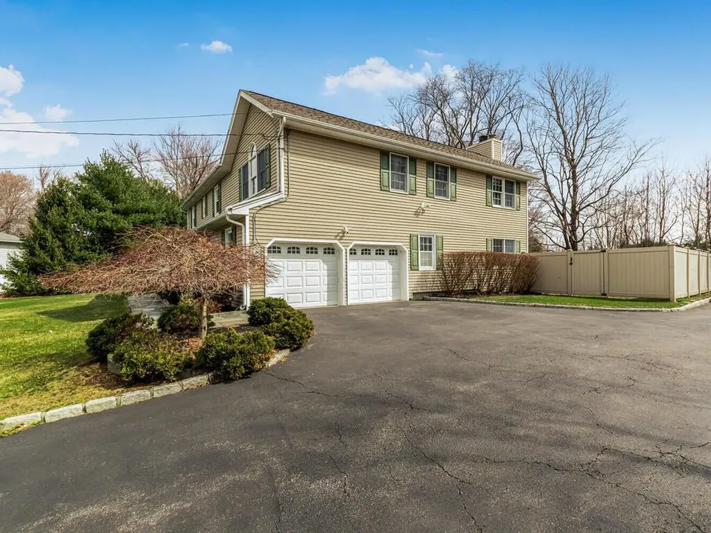 4 Leaf Court Mahopac NY 10541