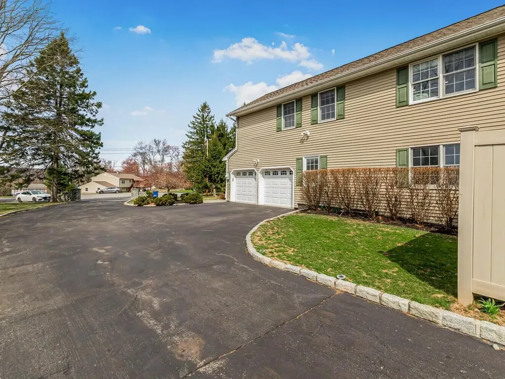4 Leaf Court Mahopac NY 10541