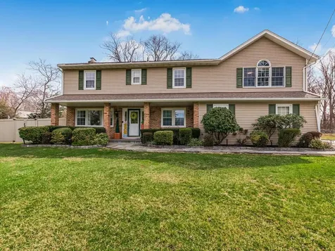 4 Leaf Court Mahopac NY 10541