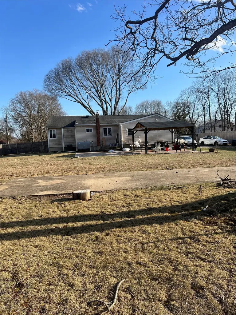 483 Ralph Avenue Central Islip NY 11722