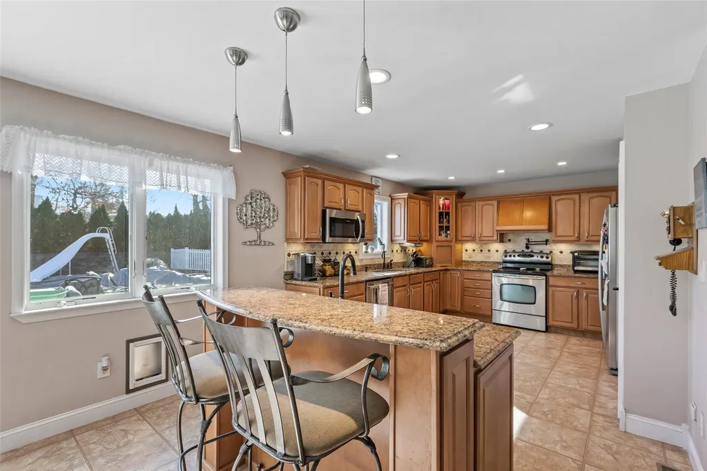 139 Juniper Avenue Ronkonkoma NY 11779