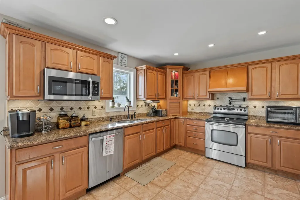139 Juniper Avenue Ronkonkoma NY 11779