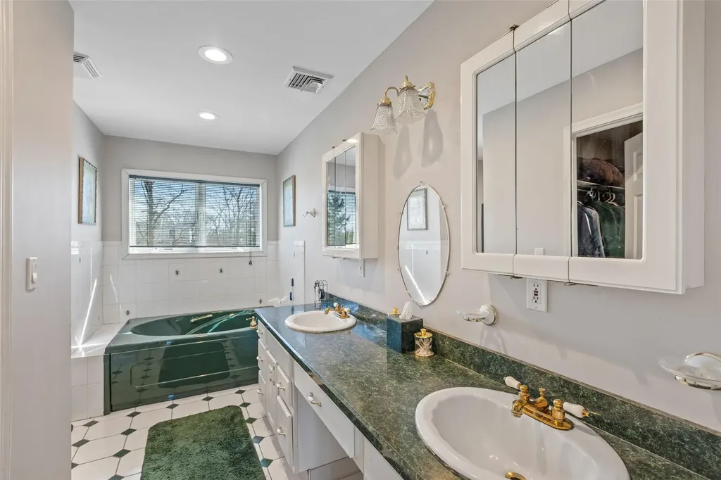 139 Juniper Avenue Ronkonkoma NY 11779