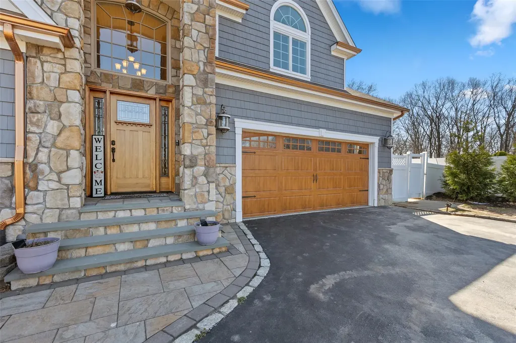 139 Juniper Avenue Ronkonkoma NY 11779