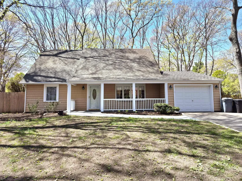 88 Sycamore Circle Stony Brook NY 11790