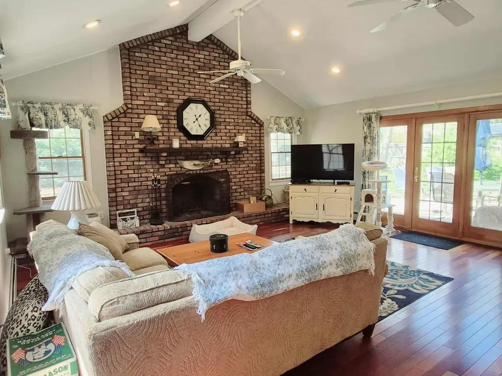 88 Sycamore Circle Stony Brook NY 11790