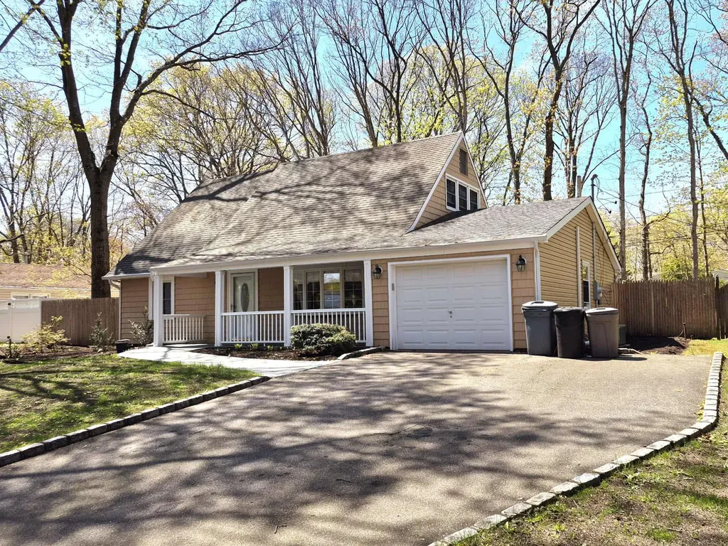 88 Sycamore Circle Stony Brook NY 11790