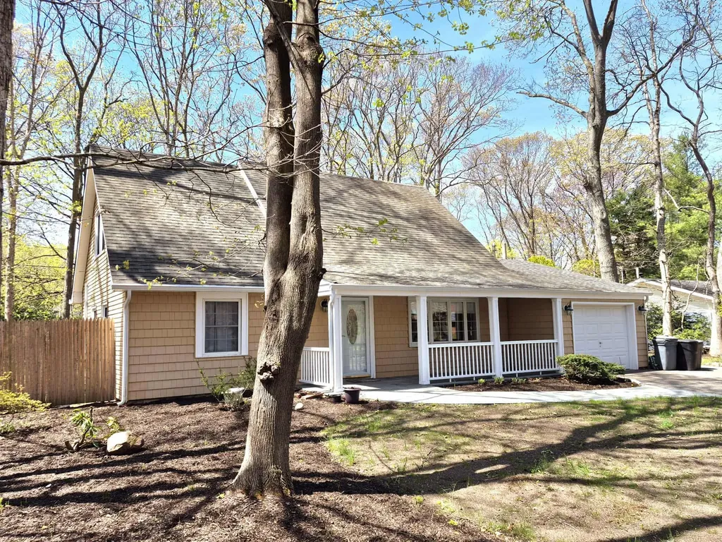 88 Sycamore Circle Stony Brook NY 11790