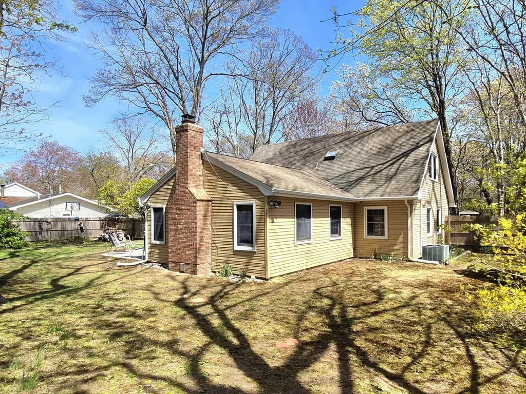 88 Sycamore Circle Stony Brook NY 11790