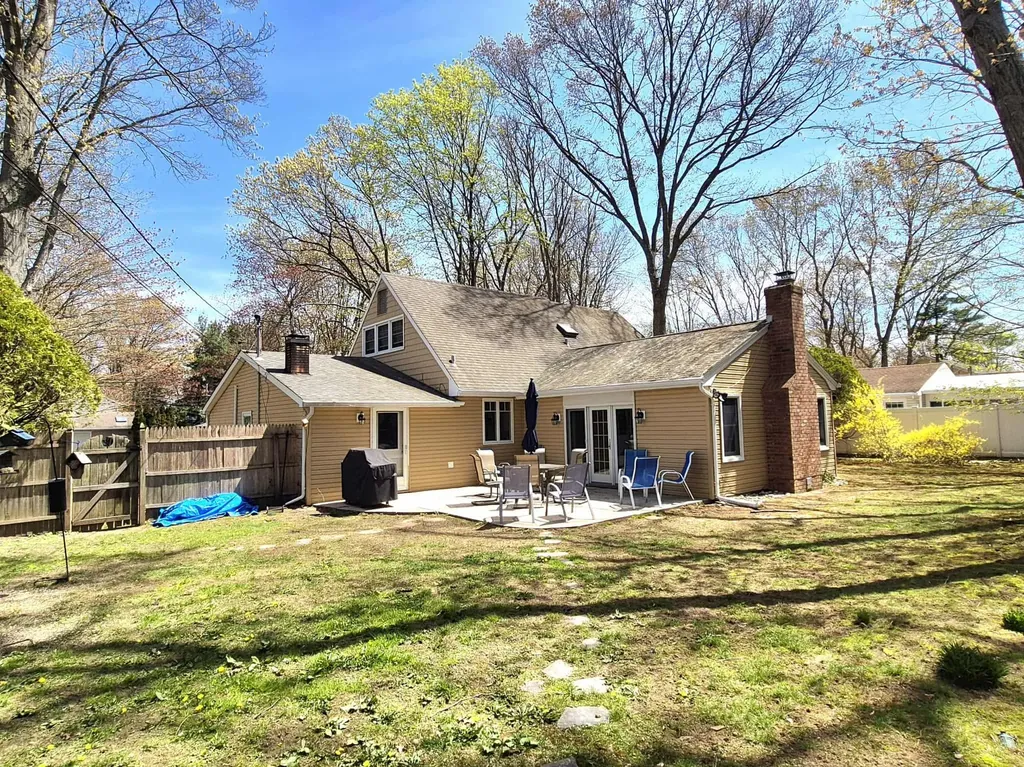 88 Sycamore Circle Stony Brook NY 11790