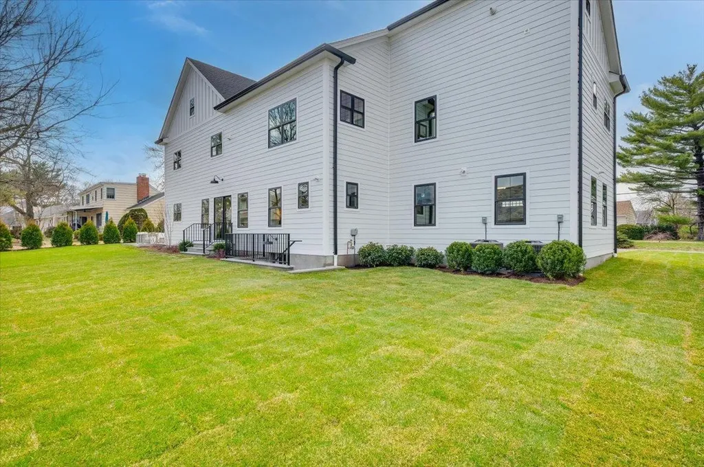 4 Manger Circle Pelham NY 10803