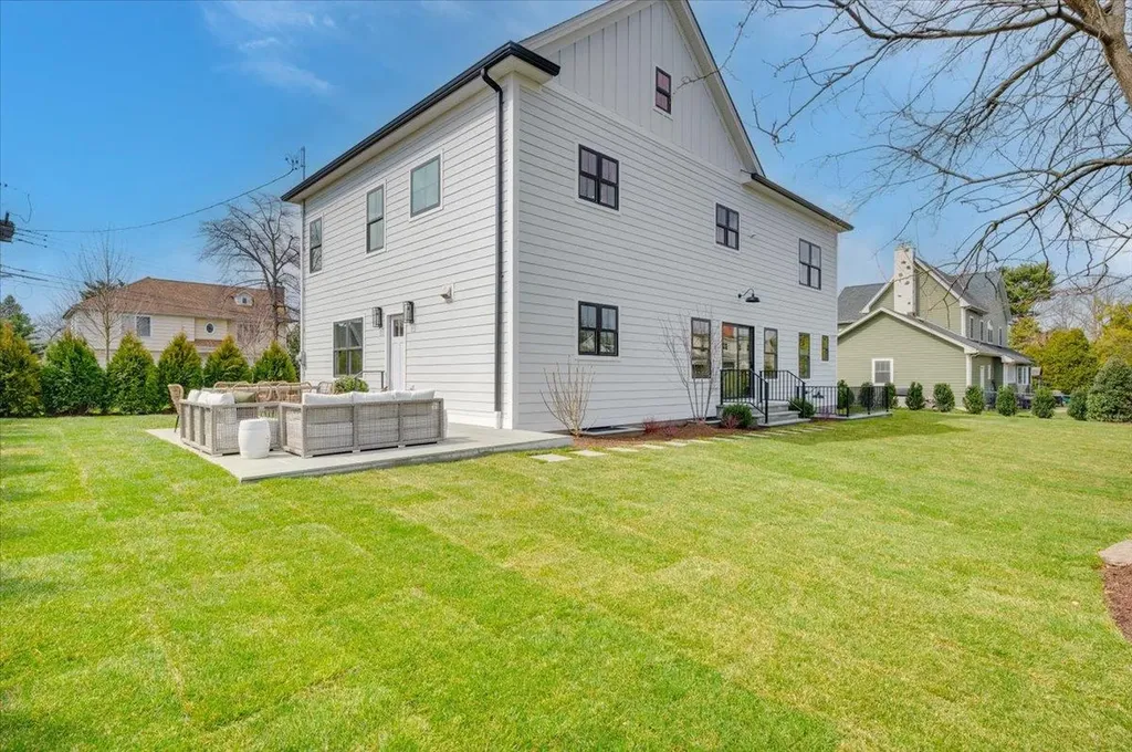 4 Manger Circle Pelham NY 10803