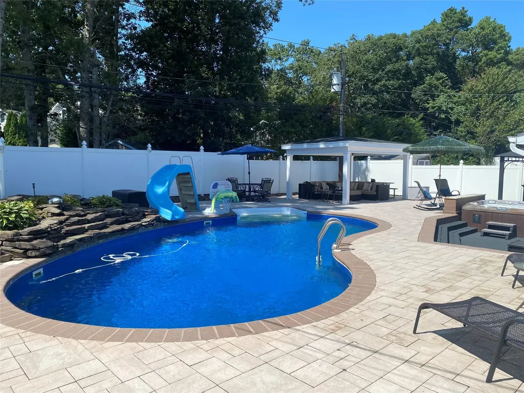 40 Roy Drive Nesconset NY 11767
