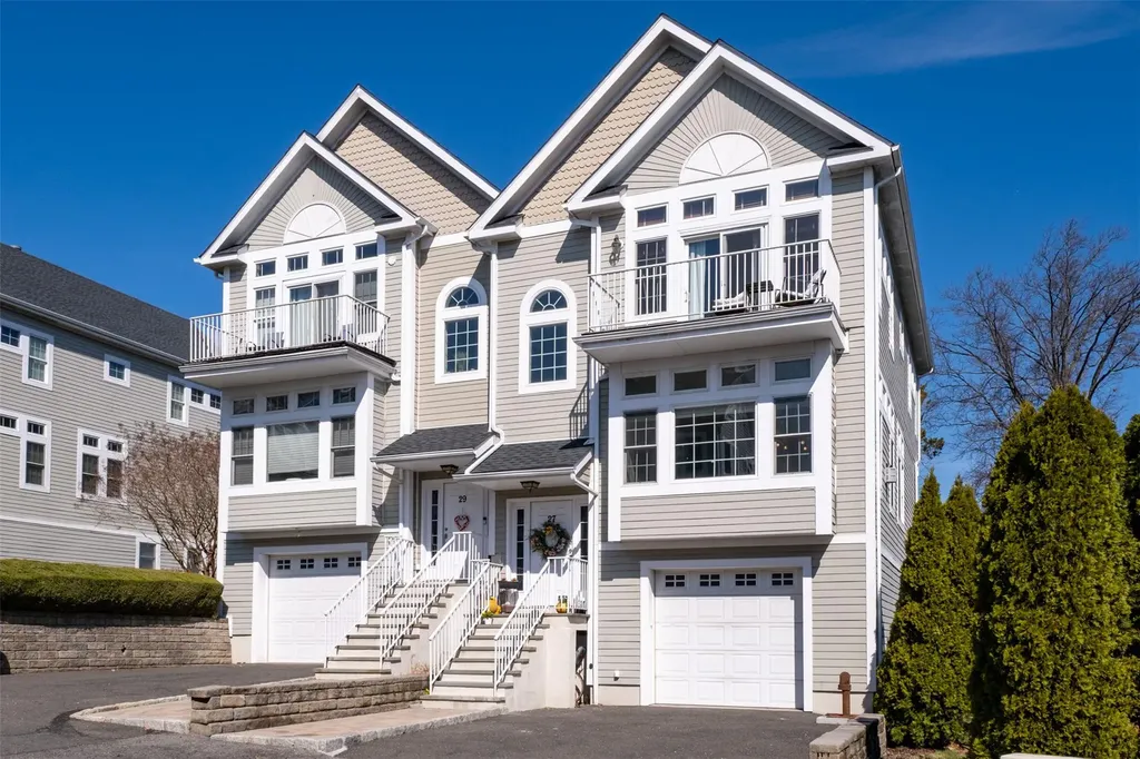 27 Arbor Glen New Rochelle NY 10801