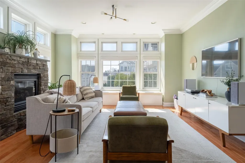 27 Arbor Glen New Rochelle NY 10801