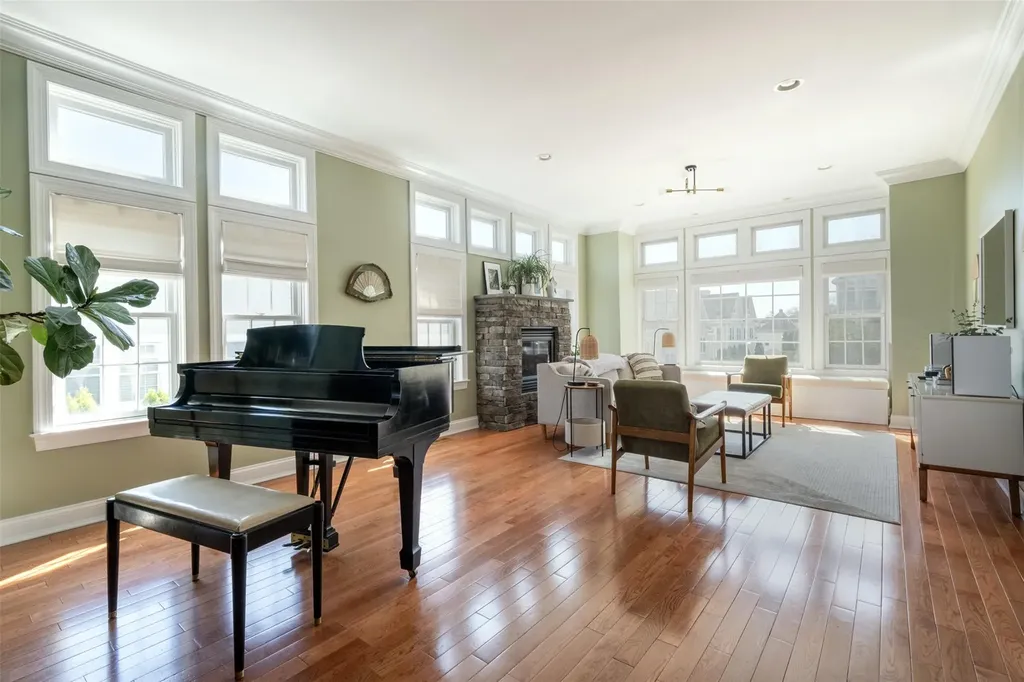 27 Arbor Glen New Rochelle NY 10801