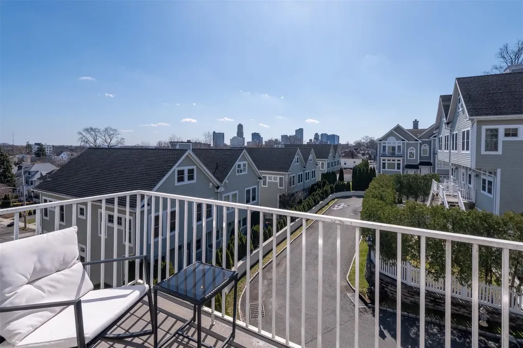 27 Arbor Glen New Rochelle NY 10801