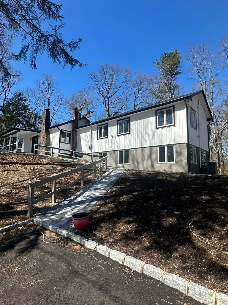 19 Victory Knoll Path Miller Place NY 11764
