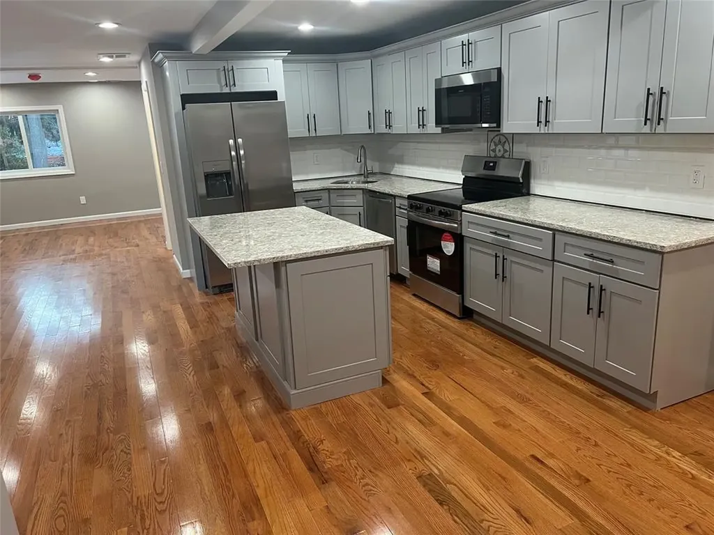 19 Victory Knoll Path Miller Place NY 11764