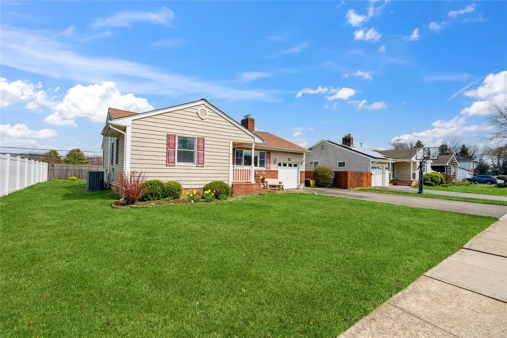 10 Venus Road Syosset NY 11791