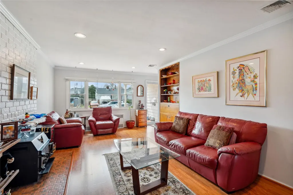 10 Venus Road Syosset NY 11791