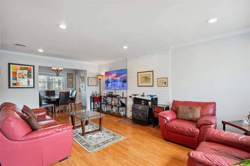 10 Venus Road Syosset NY 11791