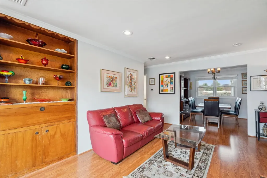 10 Venus Road Syosset NY 11791