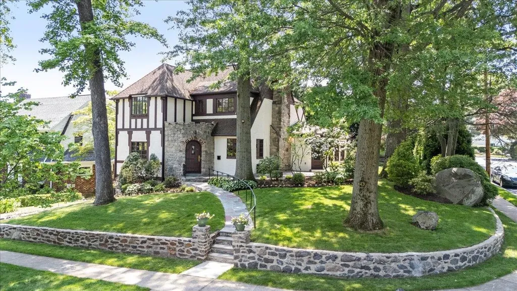 60 Echo Lane Larchmont NY 10538