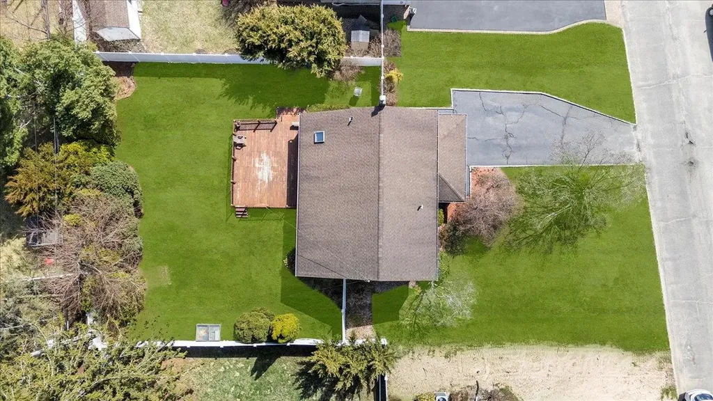 11 Crabapple Lane Commack NY 11725