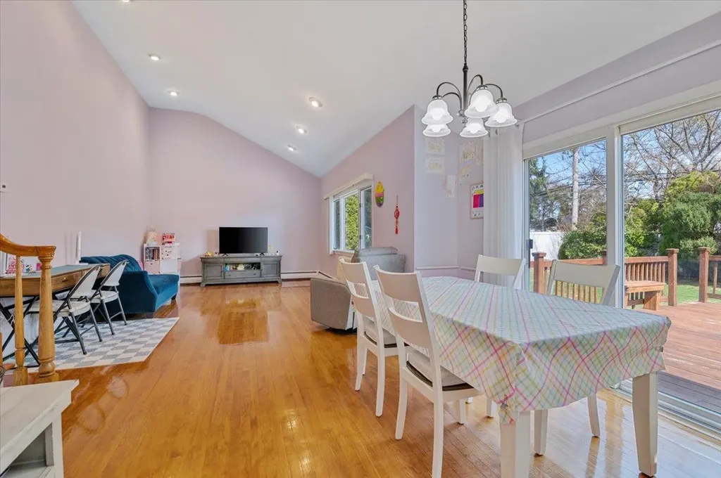 11 Crabapple Lane Commack NY 11725