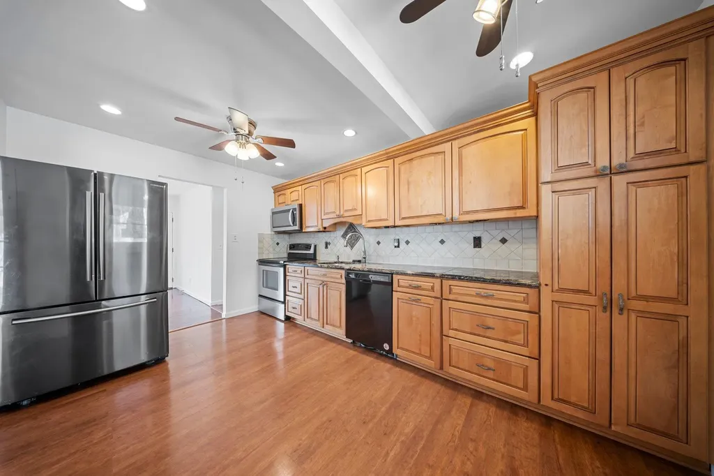 2201 Knickerbocker Avenue Medford NY 11763