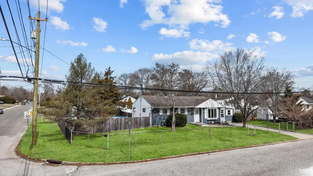 2201 Knickerbocker Avenue Medford NY 11763