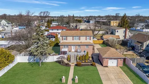 9 Paine Street Lindenhurst NY 11757