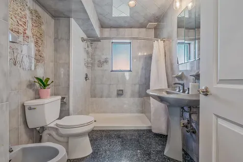 9 Paine Street Lindenhurst NY 11757