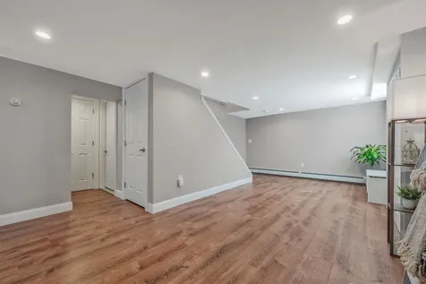 9 Paine Street Lindenhurst NY 11757