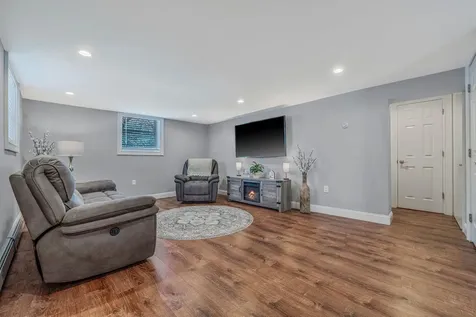 9 Paine Street Lindenhurst NY 11757