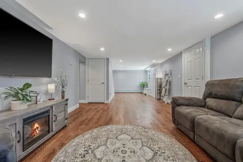 9 Paine Street Lindenhurst NY 11757