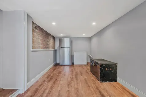 9 Paine Street Lindenhurst NY 11757