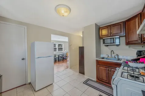 9 Paine Street Lindenhurst NY 11757