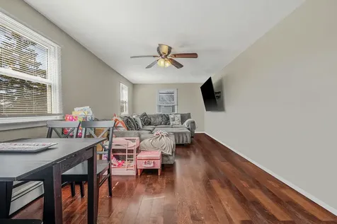 9 Paine Street Lindenhurst NY 11757