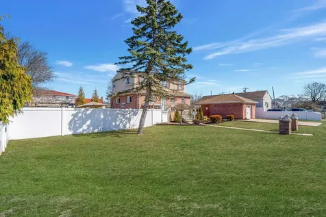 9 Paine Street Lindenhurst NY 11757