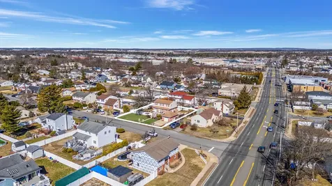 9 Paine Street Lindenhurst NY 11757