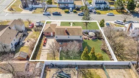 9 Paine Street Lindenhurst NY 11757