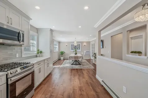 9 Paine Street Lindenhurst NY 11757