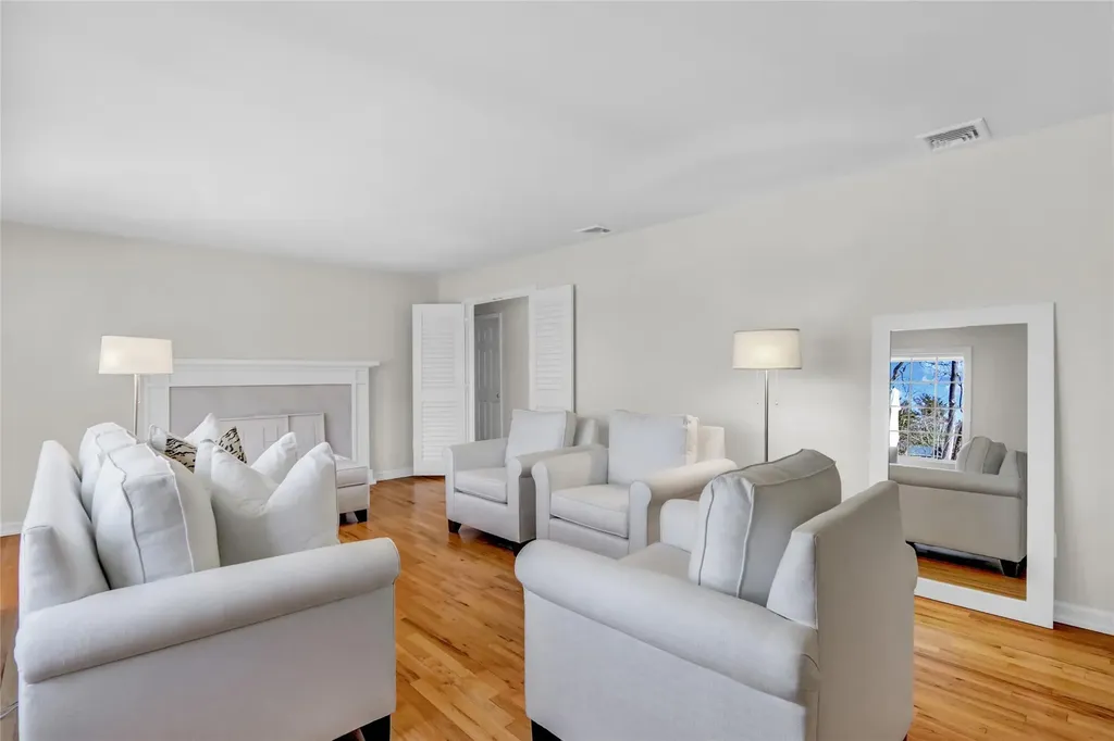 4 Linda Lane Setauket NY 11733