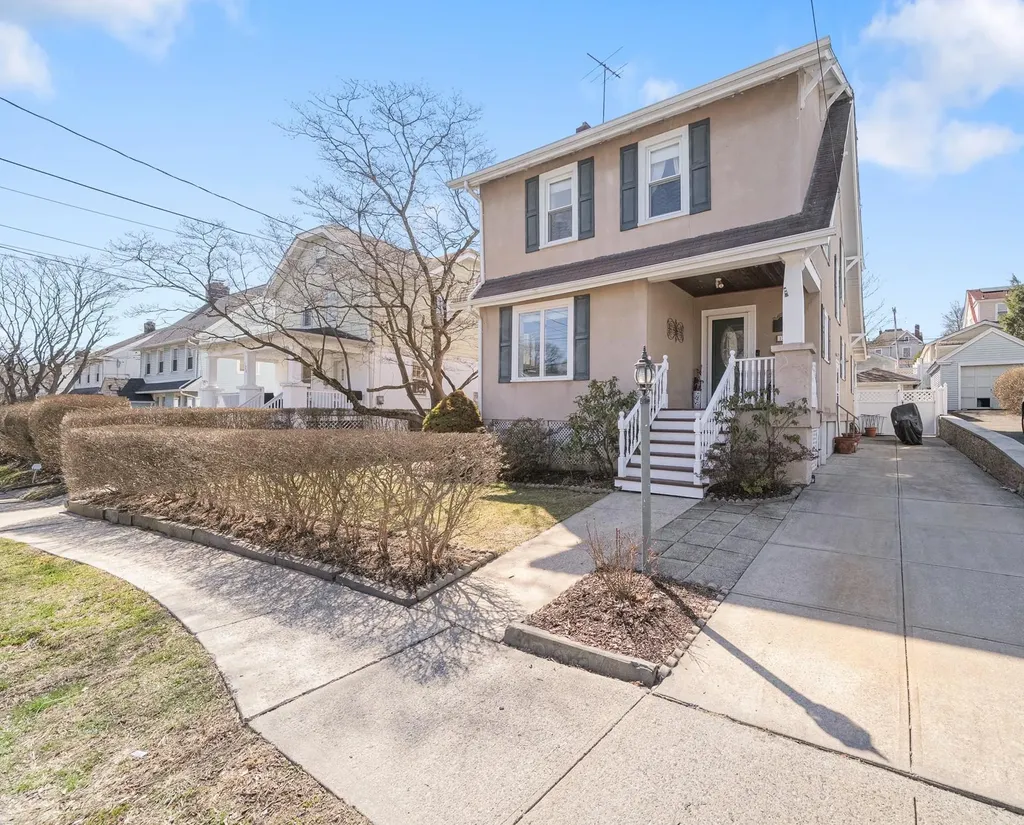 122 Morsemere Avenue Yonkers NY 10703