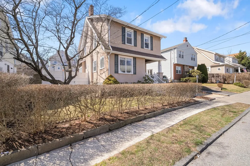 122 Morsemere Avenue Yonkers NY 10703